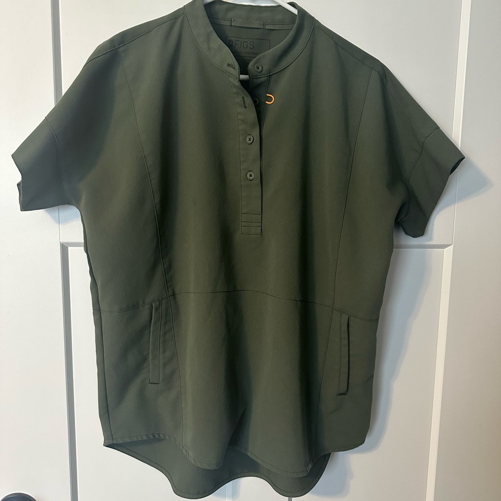 Figs moss Manila scrub top. Discontinued style!